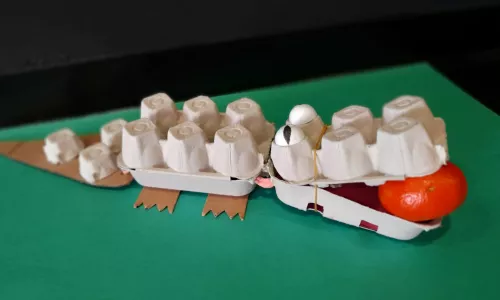 Taller de creación de títeres con material reciclado Construye un cocodrilo . Centro del Títere