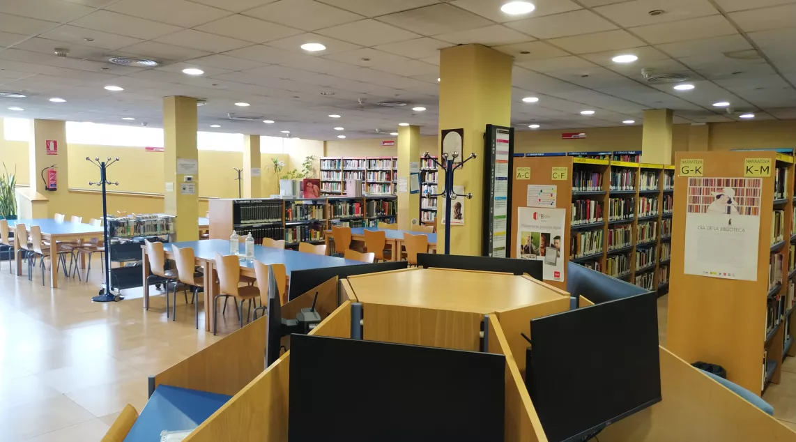 Sala ordenadores biblioteca A.J. Salvador
