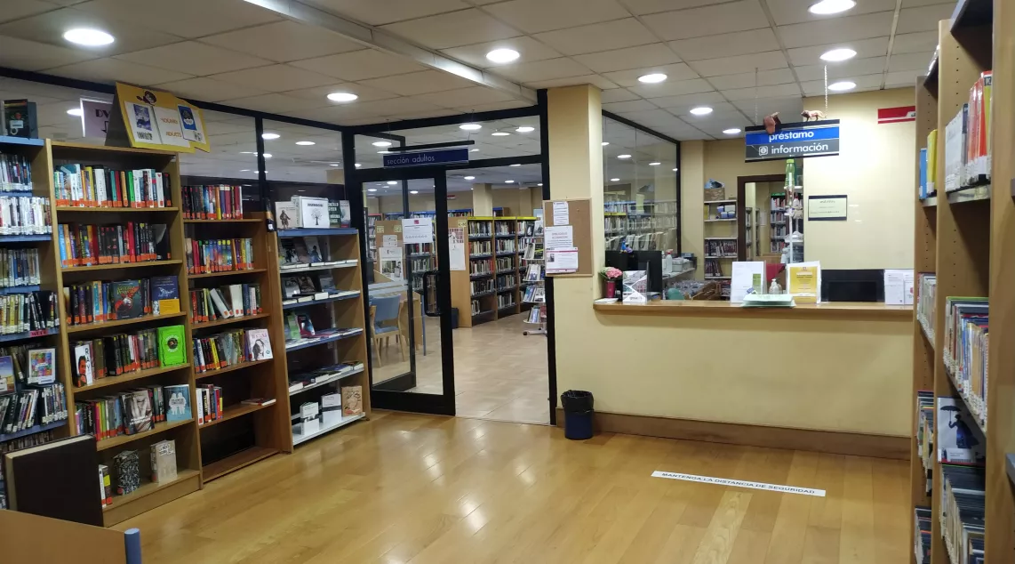 Entrada biblioteca A. J. Salvador