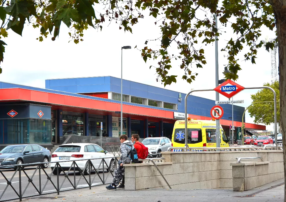 Алькоркон громадським транспортом